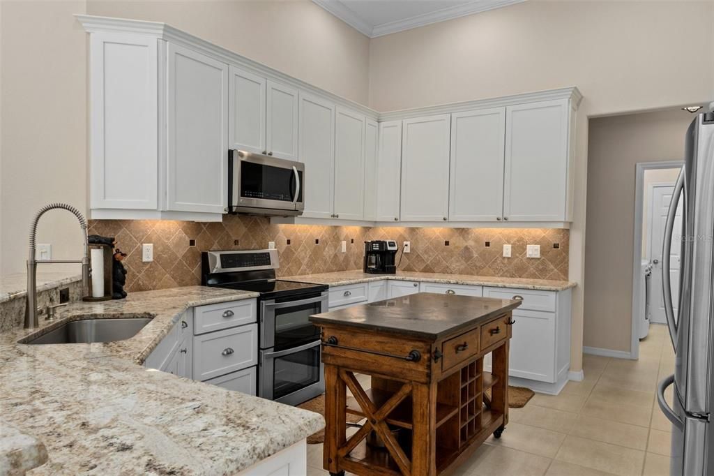 Active With Contract: $560,000 (3 beds, 2 baths, 2914 Square Feet)