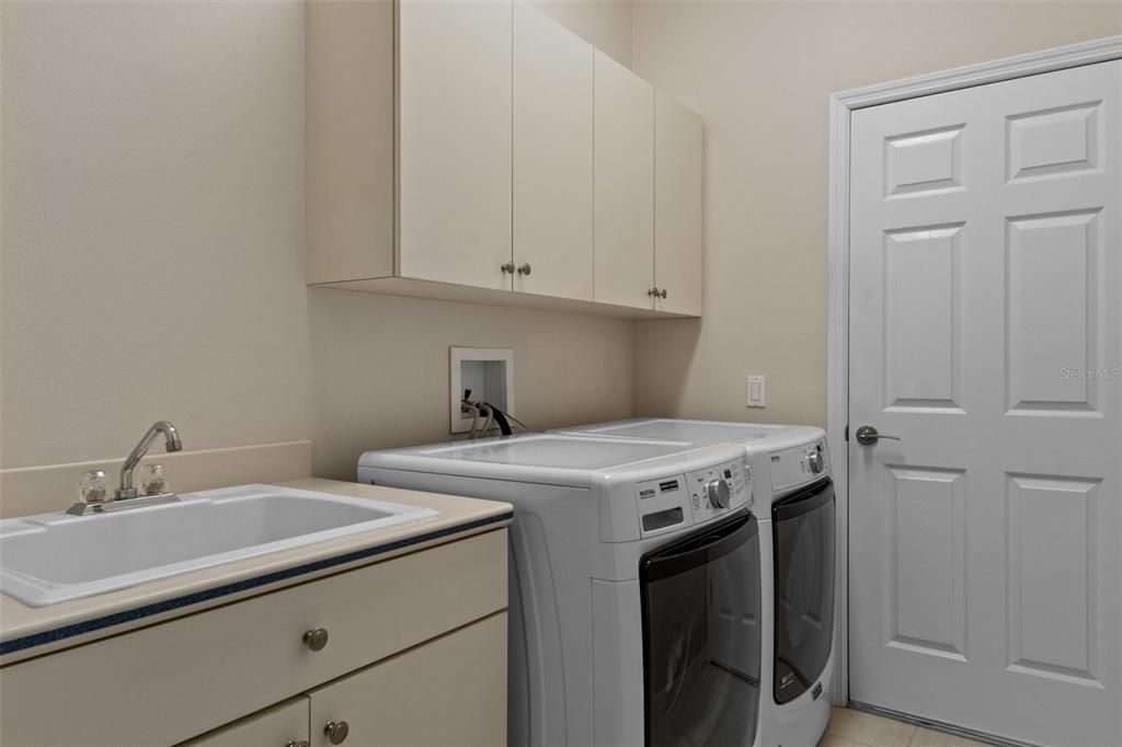 Active With Contract: $560,000 (3 beds, 2 baths, 2914 Square Feet)