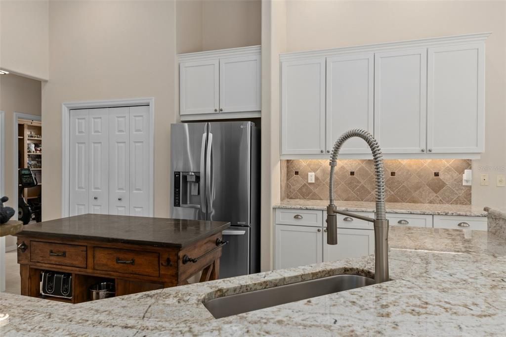 Active With Contract: $560,000 (3 beds, 2 baths, 2914 Square Feet)