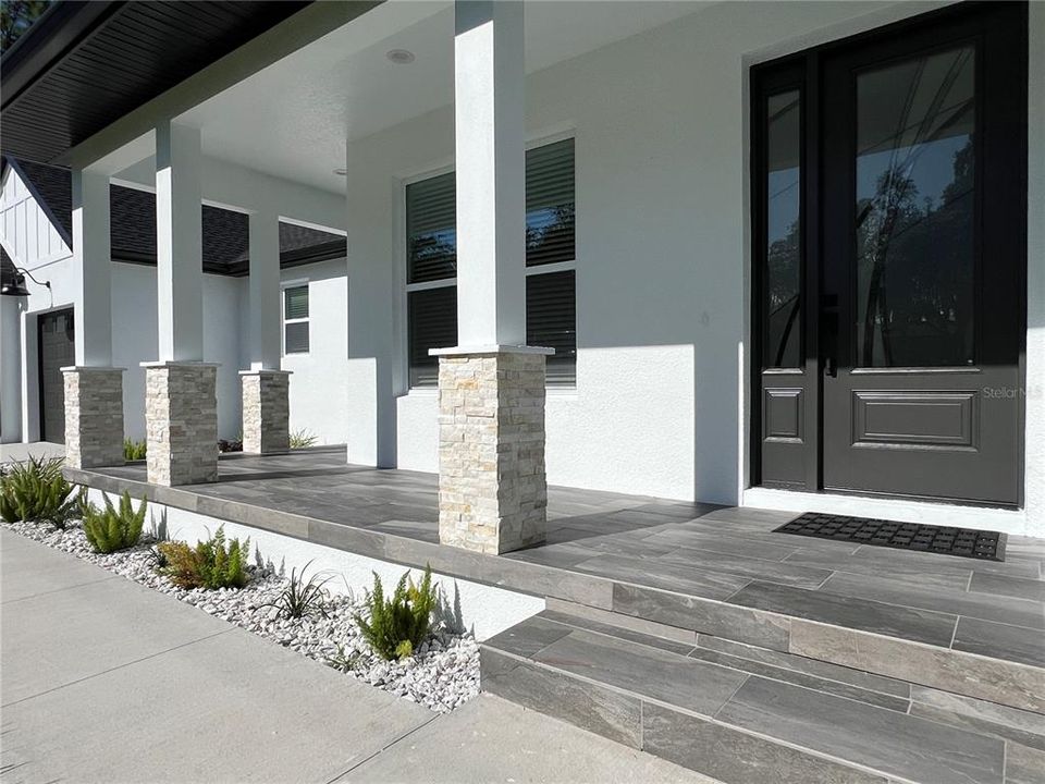 Под контрактом: $579,000 (4 спален, 2 ванн, 2013 Квадратных фут)