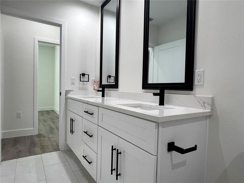 Под контрактом: $579,000 (4 спален, 2 ванн, 2013 Квадратных фут)