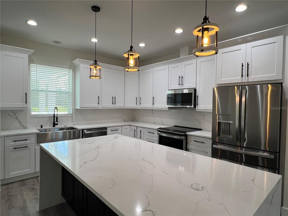 Под контрактом: $579,000 (4 спален, 2 ванн, 2013 Квадратных фут)