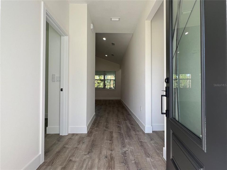 Под контрактом: $579,000 (4 спален, 2 ванн, 2013 Квадратных фут)