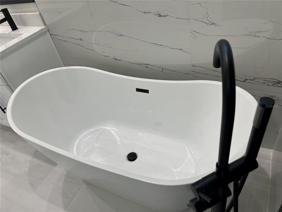 Под контрактом: $579,000 (4 спален, 2 ванн, 2013 Квадратных фут)