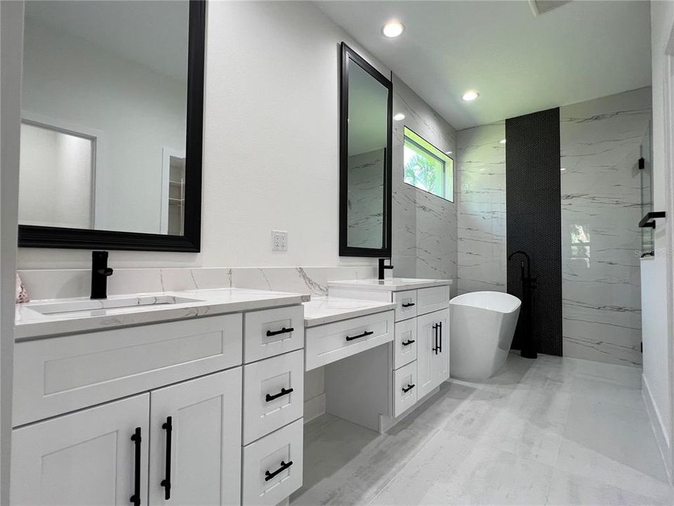 Под контрактом: $579,000 (4 спален, 2 ванн, 2013 Квадратных фут)