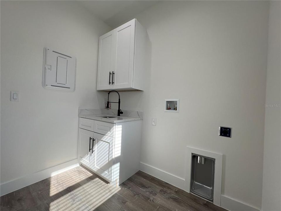 Под контрактом: $579,000 (4 спален, 2 ванн, 2013 Квадратных фут)