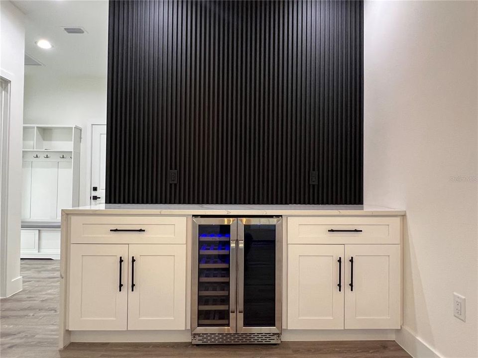 Под контрактом: $579,000 (4 спален, 2 ванн, 2013 Квадратных фут)