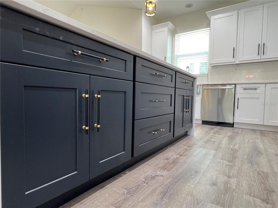 Под контрактом: $579,000 (4 спален, 2 ванн, 2013 Квадратных фут)