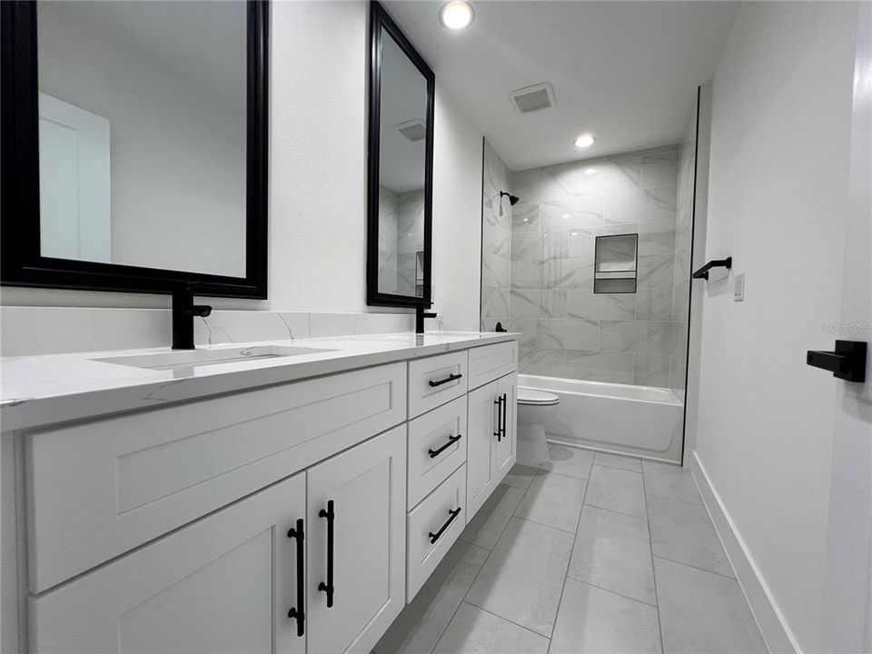 Под контрактом: $579,000 (4 спален, 2 ванн, 2013 Квадратных фут)