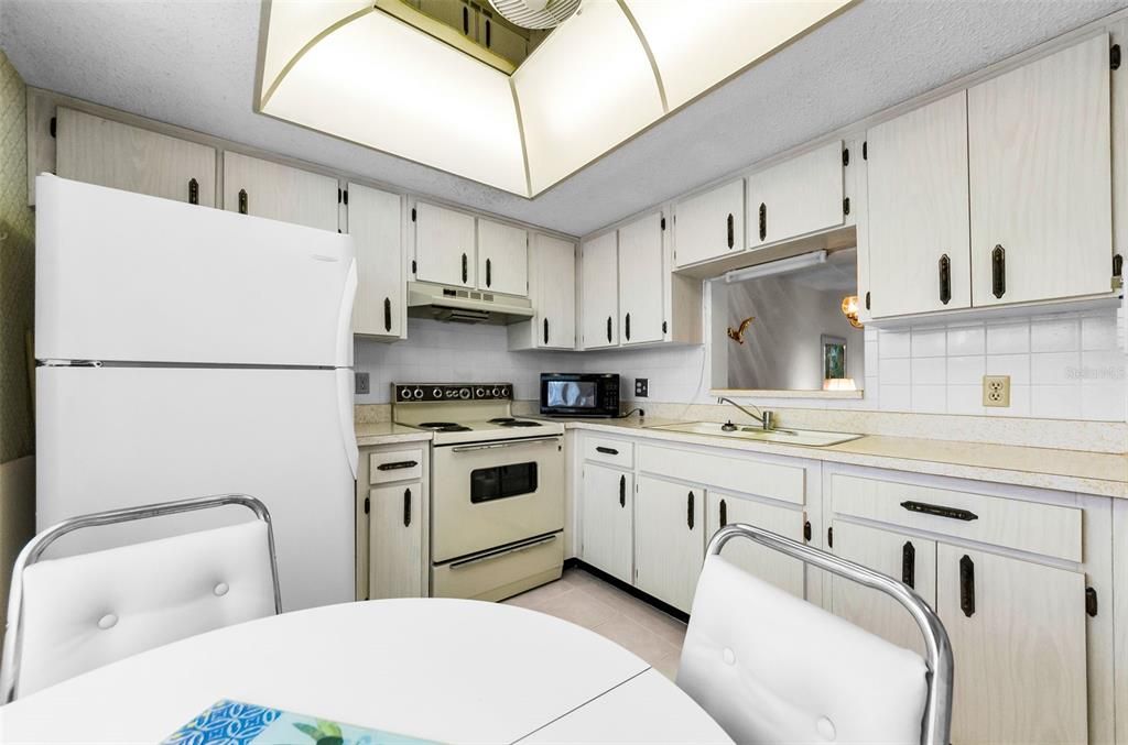 На продажу: $124,998 (2 спален, 1 ванн, 993 Квадратных фут)