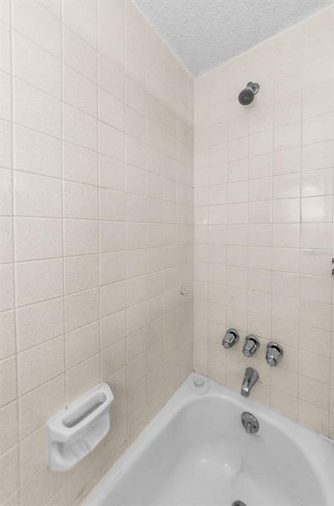 На продажу: $124,998 (2 спален, 1 ванн, 993 Квадратных фут)