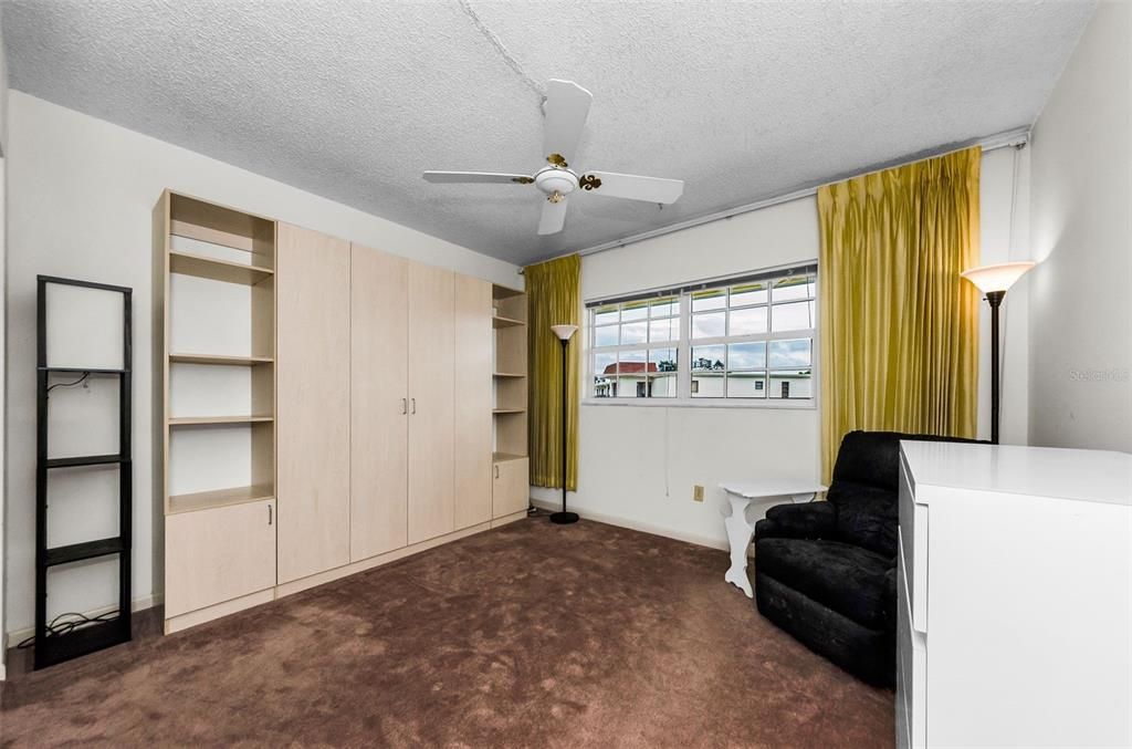 На продажу: $124,998 (2 спален, 1 ванн, 993 Квадратных фут)