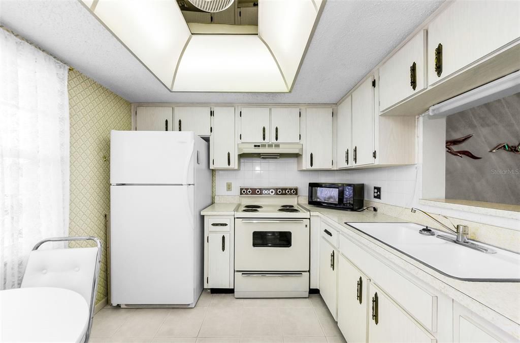 На продажу: $124,998 (2 спален, 1 ванн, 993 Квадратных фут)