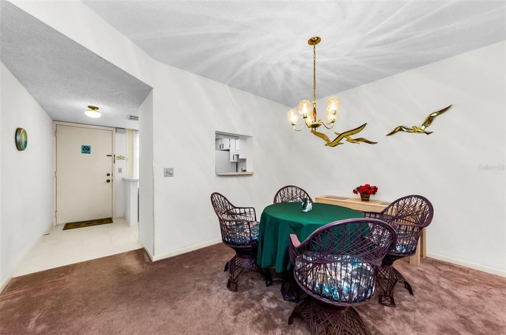 На продажу: $124,998 (2 спален, 1 ванн, 993 Квадратных фут)