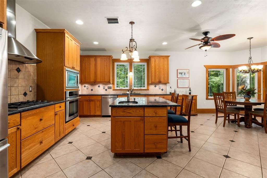 待售: $699,900 (3 贝兹, 3 浴室, 2337 平方英尺)