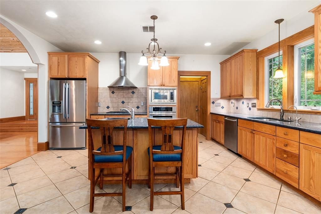 待售: $699,900 (3 贝兹, 3 浴室, 2337 平方英尺)