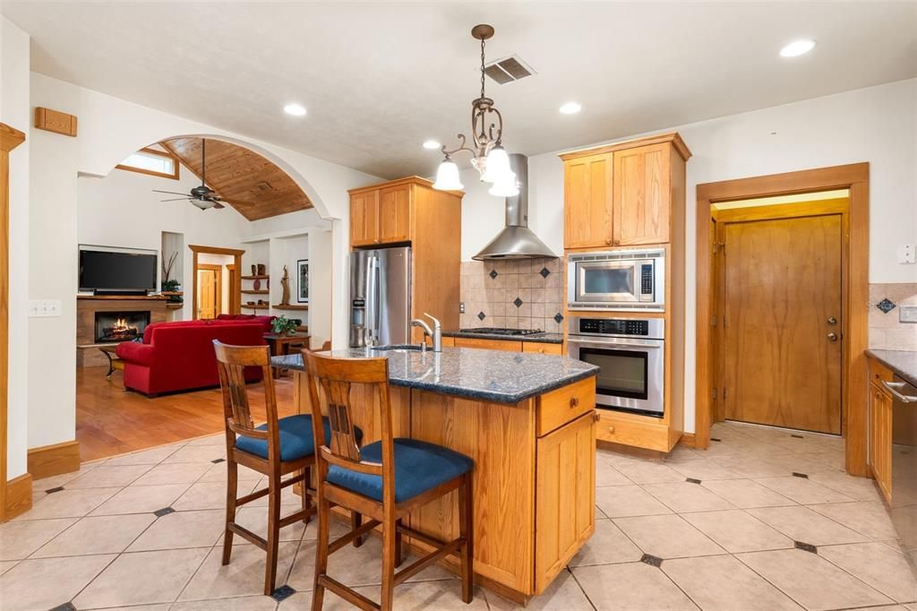 待售: $699,900 (3 贝兹, 3 浴室, 2337 平方英尺)