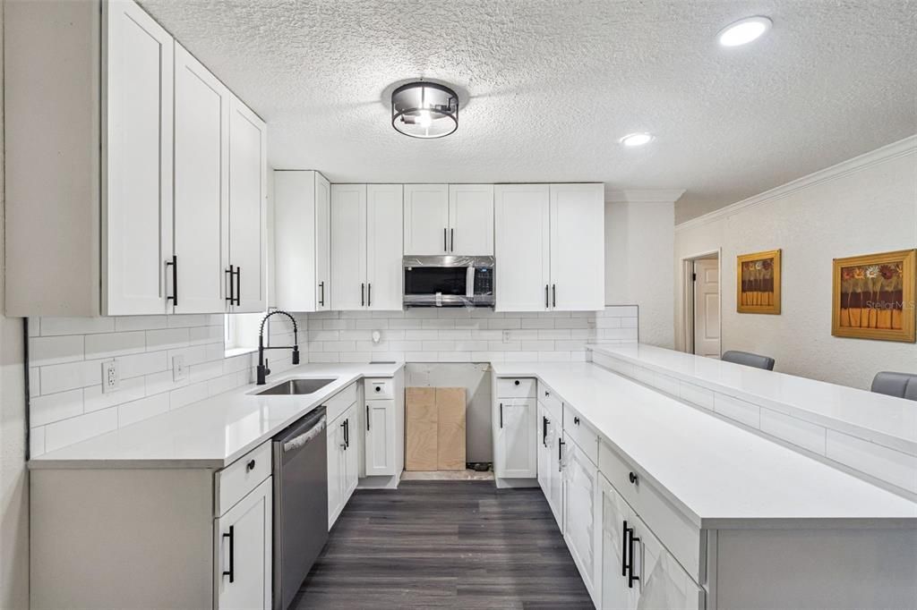 合同活跃: $280,000 (4 贝兹, 2 浴室, 1500 平方英尺)