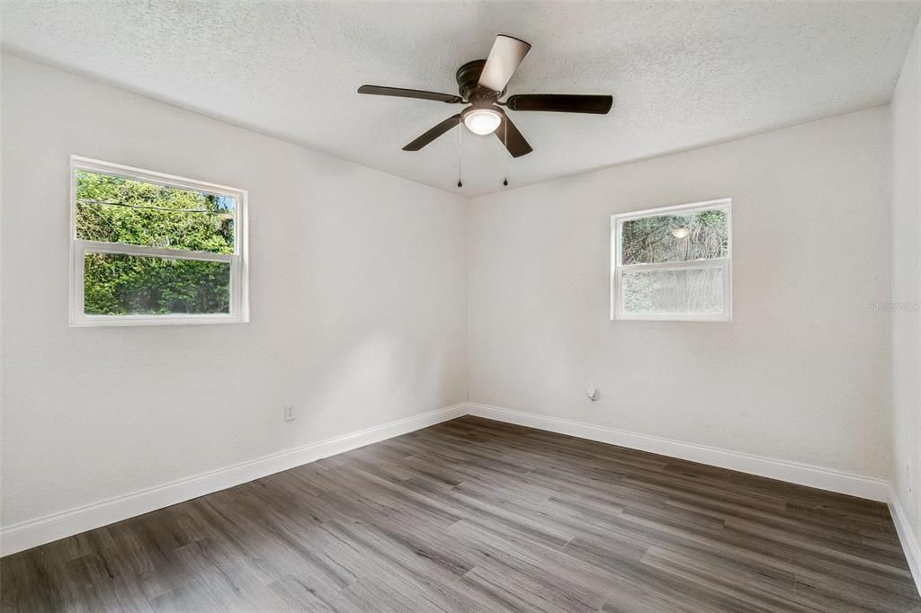 合同活跃: $280,000 (4 贝兹, 2 浴室, 1500 平方英尺)