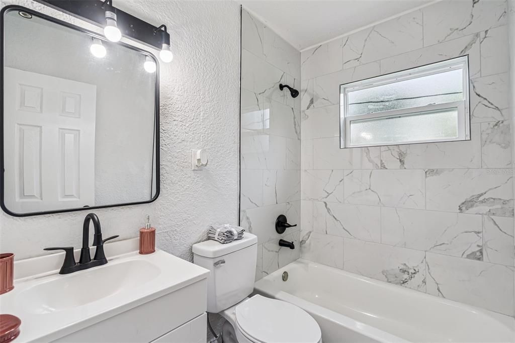 合同活跃: $280,000 (4 贝兹, 2 浴室, 1500 平方英尺)