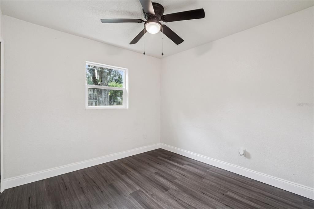 合同活跃: $280,000 (4 贝兹, 2 浴室, 1500 平方英尺)