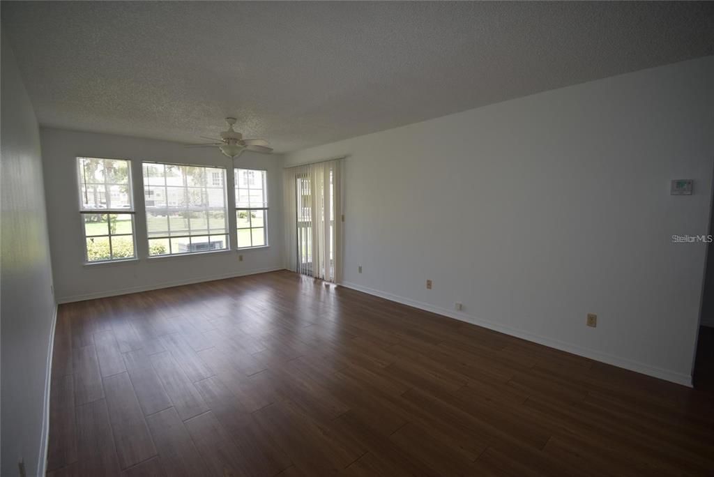 Active With Contract: $1,200 (1 beds, 1 baths, 627 Square Feet)