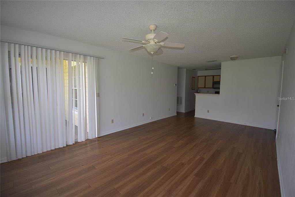 Active With Contract: $1,200 (1 beds, 1 baths, 627 Square Feet)