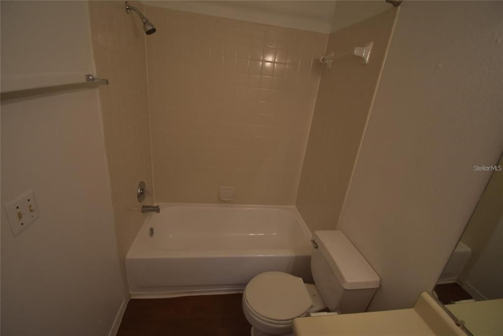 Active With Contract: $1,200 (1 beds, 1 baths, 627 Square Feet)