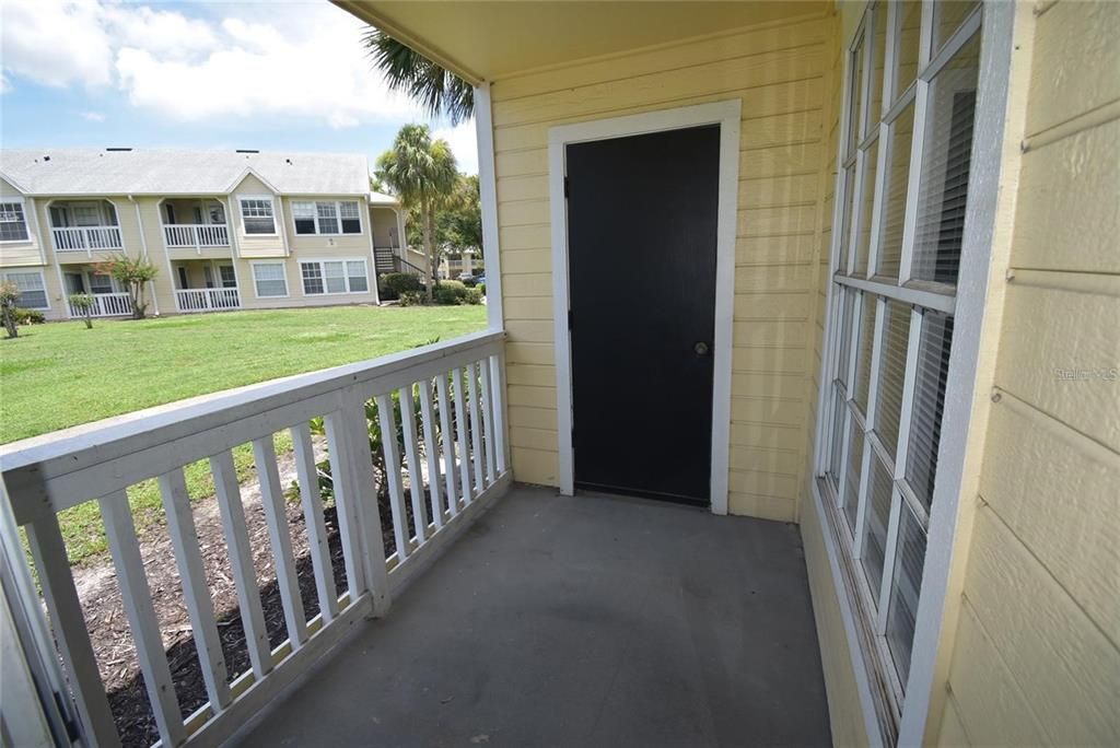 Active With Contract: $1,200 (1 beds, 1 baths, 627 Square Feet)