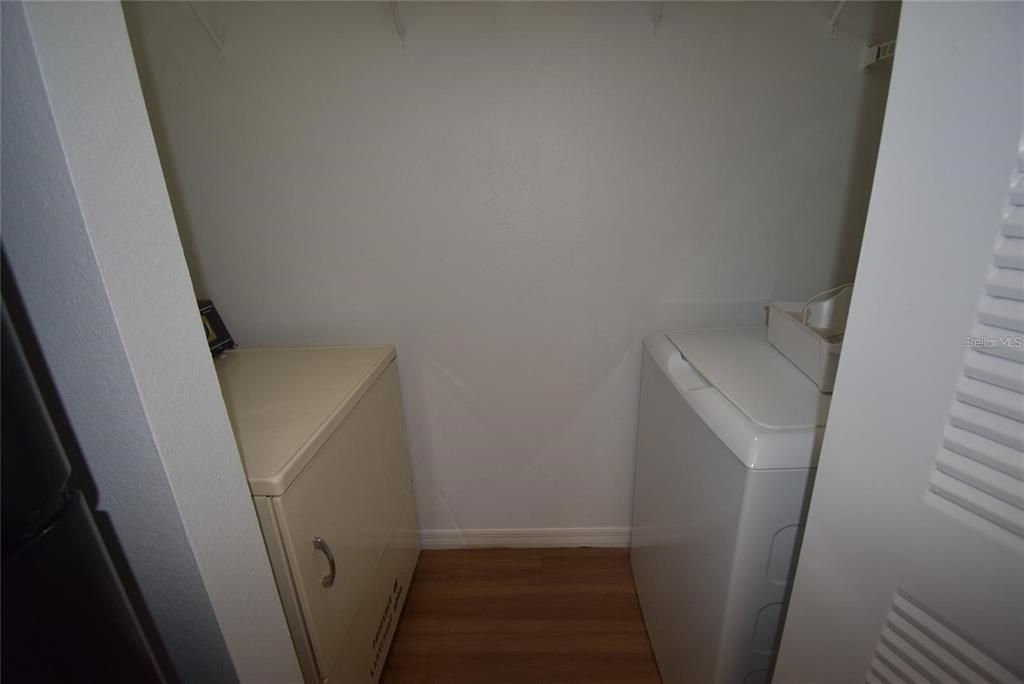 Active With Contract: $1,200 (1 beds, 1 baths, 627 Square Feet)