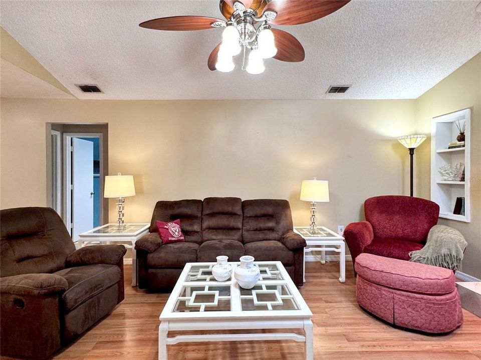 出租: $2,395 (3 贝兹, 2 浴室, 2457 平方英尺)