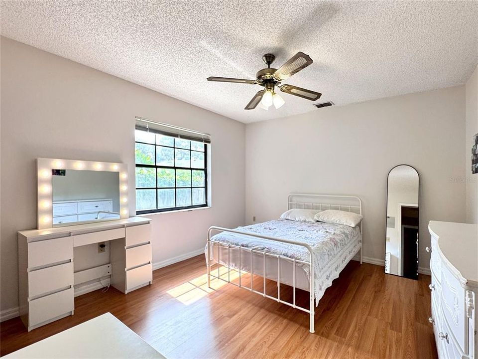 出租: $2,395 (3 贝兹, 2 浴室, 2457 平方英尺)