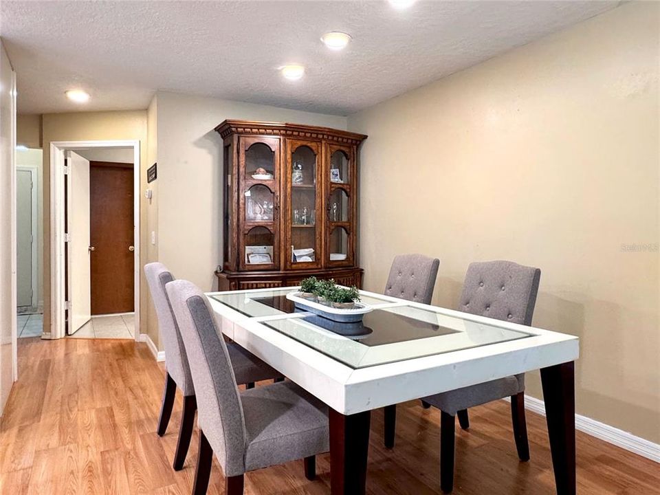 出租: $2,395 (3 贝兹, 2 浴室, 2457 平方英尺)