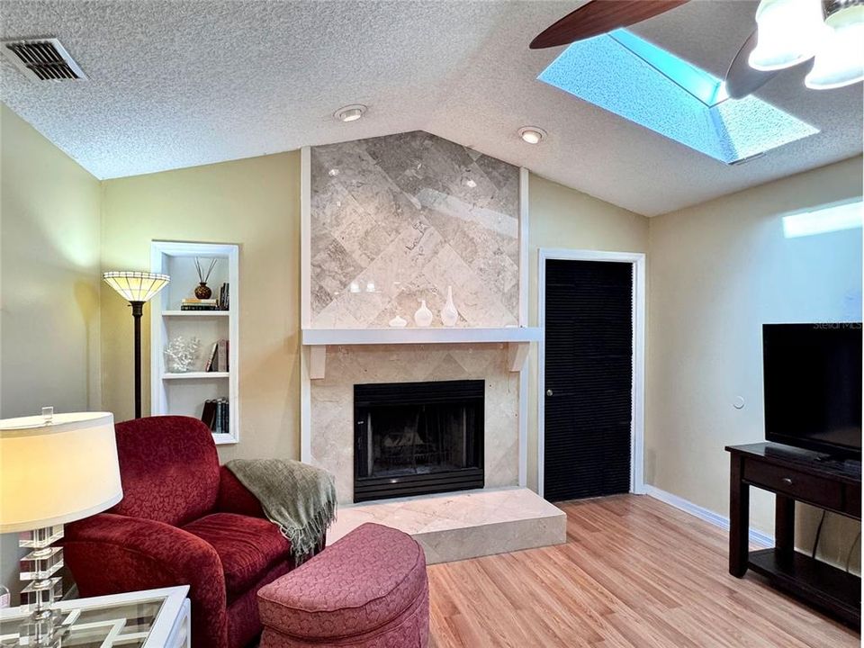 出租: $2,395 (3 贝兹, 2 浴室, 2457 平方英尺)