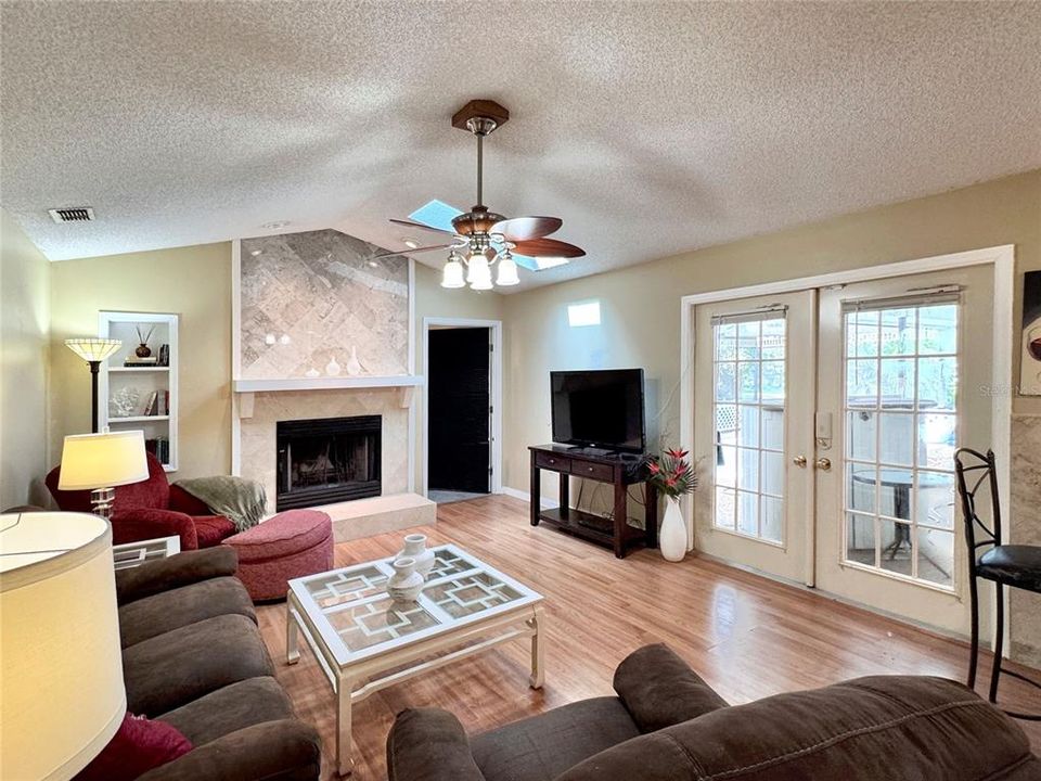 出租: $2,395 (3 贝兹, 2 浴室, 2457 平方英尺)