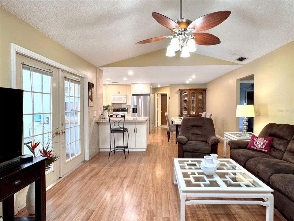 出租: $2,395 (3 贝兹, 2 浴室, 2457 平方英尺)