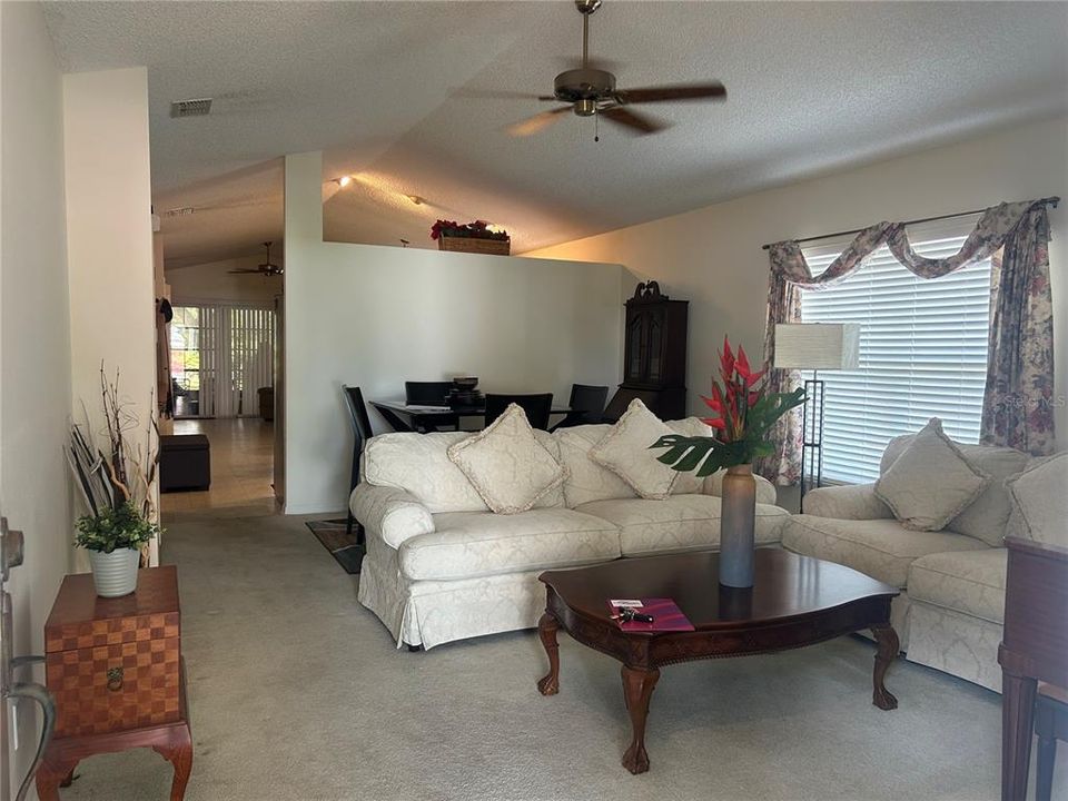 Activo con contrato: $195,000 (2 camas, 2 baños, 1328 Pies cuadrados)