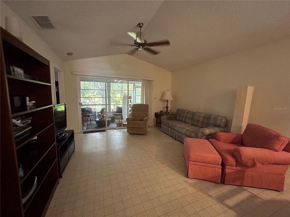 Activo con contrato: $195,000 (2 camas, 2 baños, 1328 Pies cuadrados)