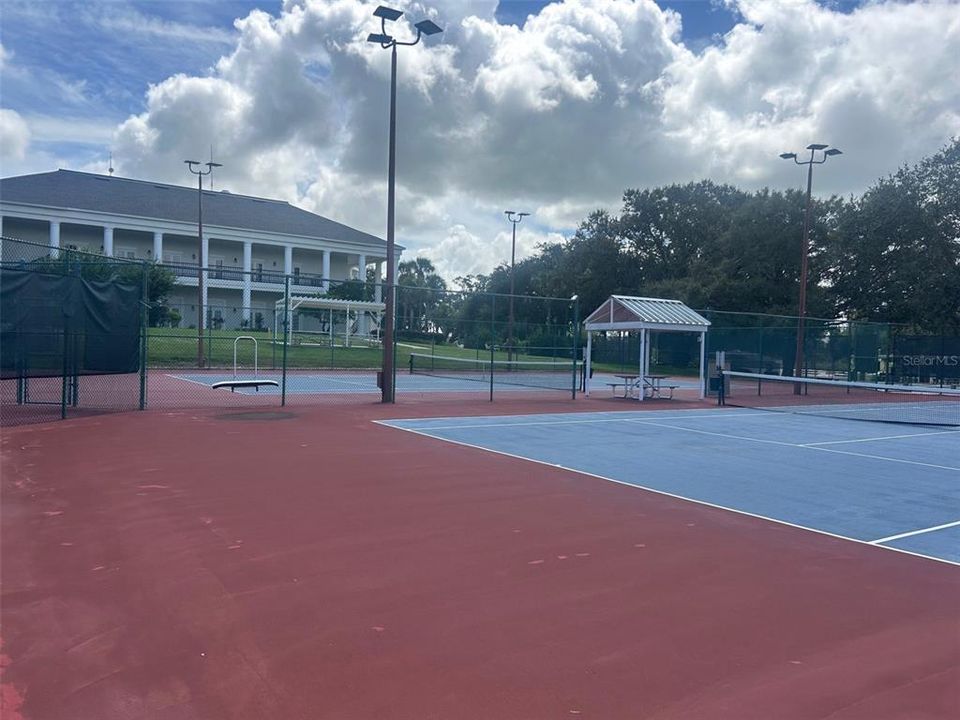 Activo con contrato: $195,000 (2 camas, 2 baños, 1328 Pies cuadrados)