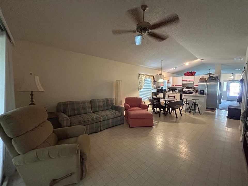 Activo con contrato: $195,000 (2 camas, 2 baños, 1328 Pies cuadrados)