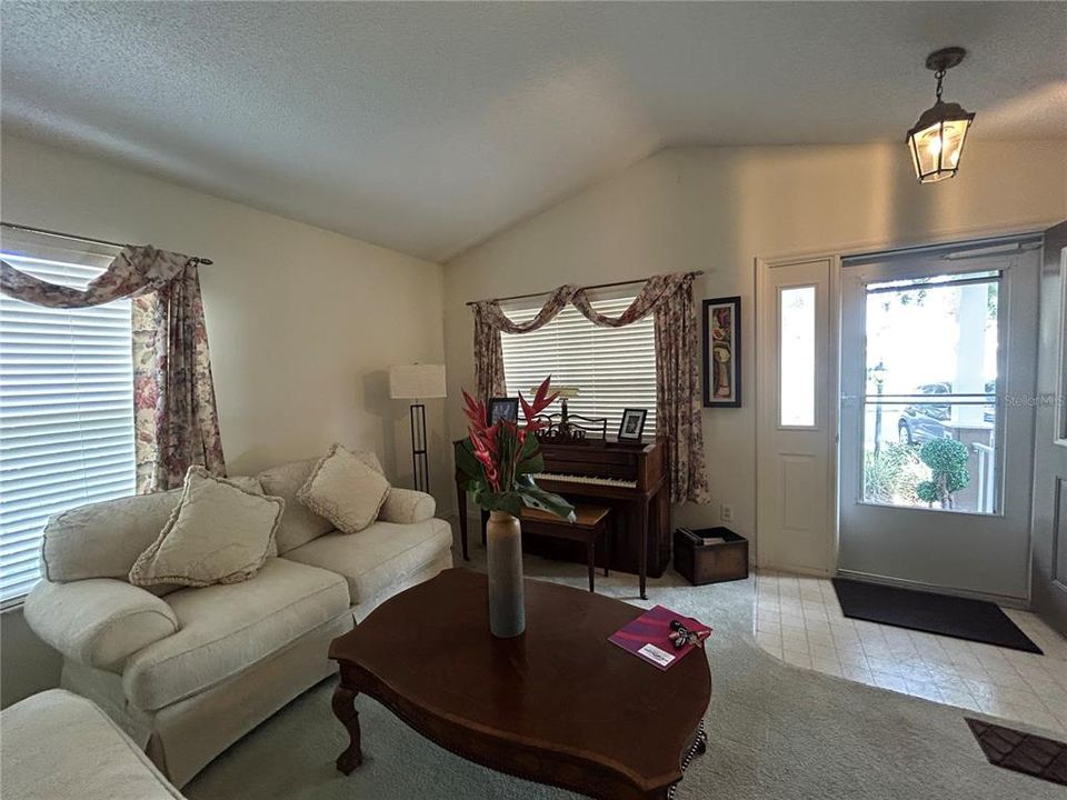 Activo con contrato: $195,000 (2 camas, 2 baños, 1328 Pies cuadrados)