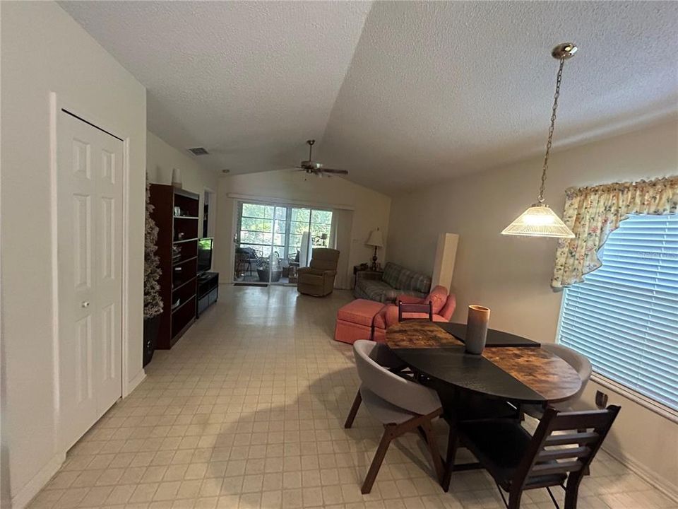 Activo con contrato: $195,000 (2 camas, 2 baños, 1328 Pies cuadrados)