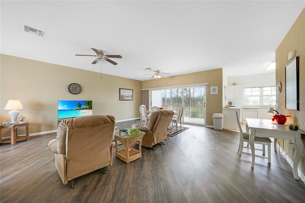 待售: $255,500 (3 贝兹, 2 浴室, 2004 平方英尺)