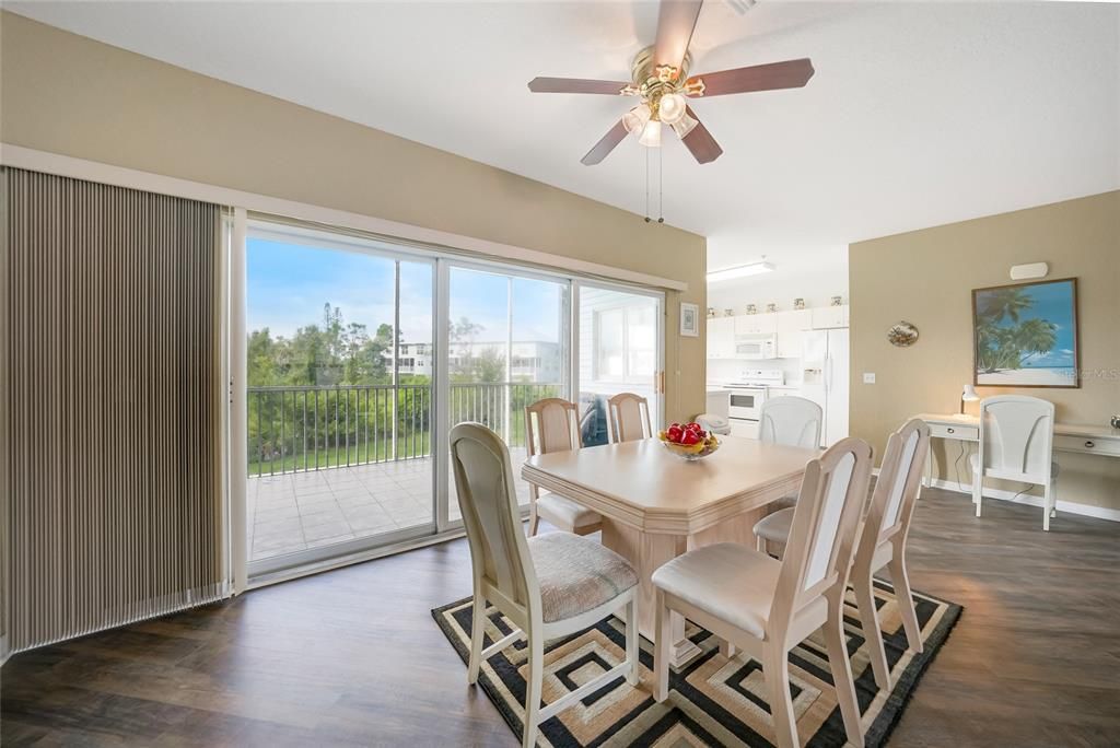 待售: $255,500 (3 贝兹, 2 浴室, 2004 平方英尺)