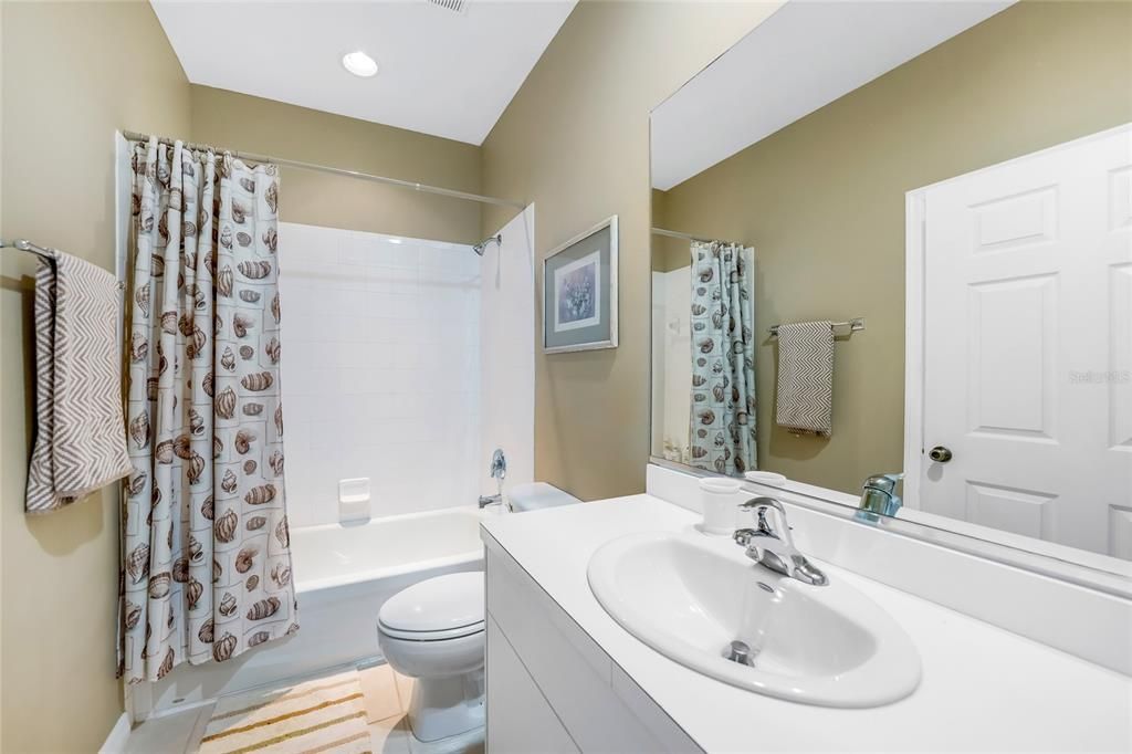 待售: $255,500 (3 贝兹, 2 浴室, 2004 平方英尺)