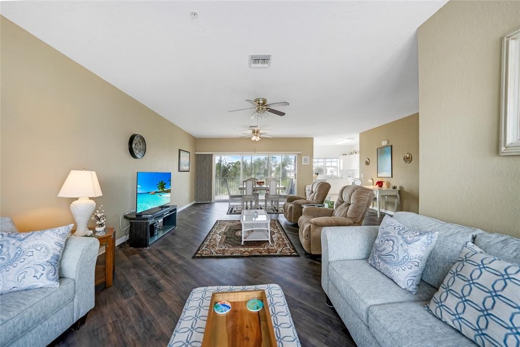 待售: $255,500 (3 贝兹, 2 浴室, 2004 平方英尺)