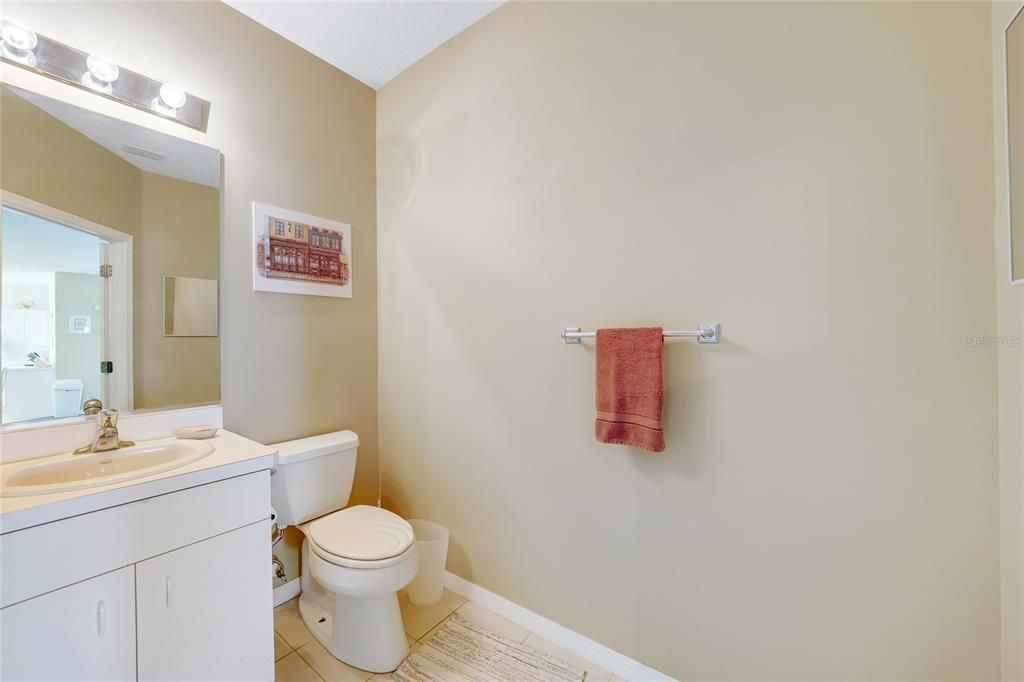 待售: $255,500 (3 贝兹, 2 浴室, 2004 平方英尺)