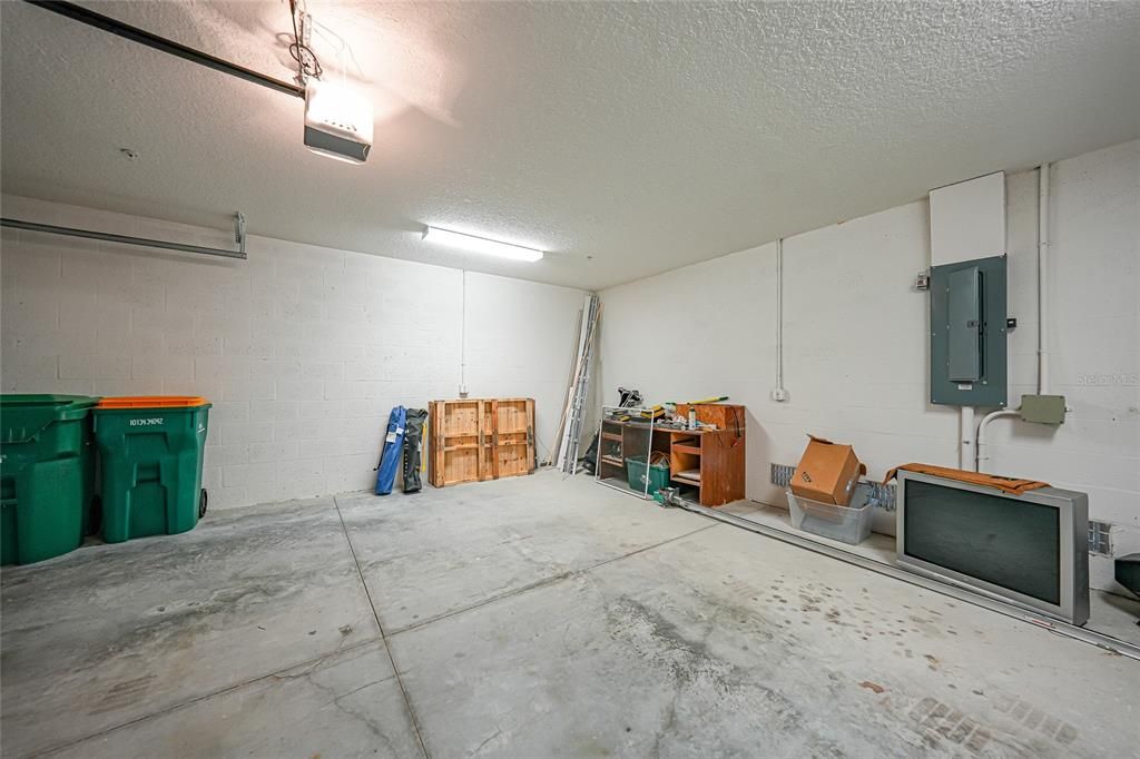 待售: $255,500 (3 贝兹, 2 浴室, 2004 平方英尺)