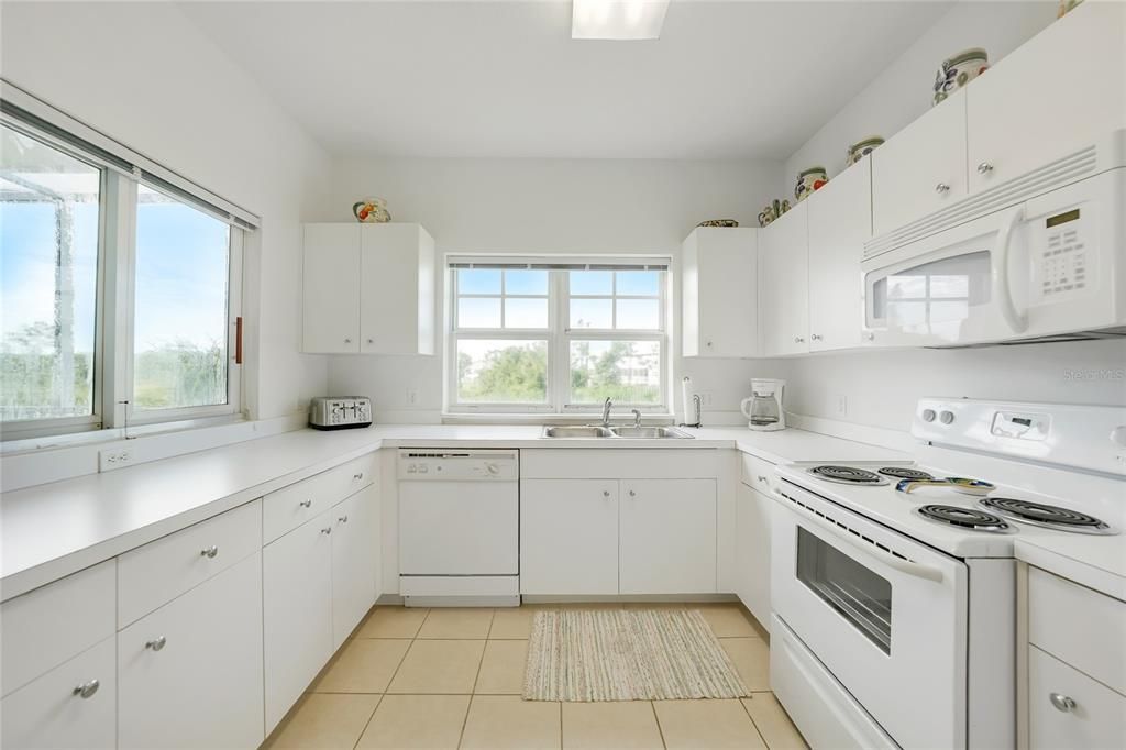 待售: $255,500 (3 贝兹, 2 浴室, 2004 平方英尺)