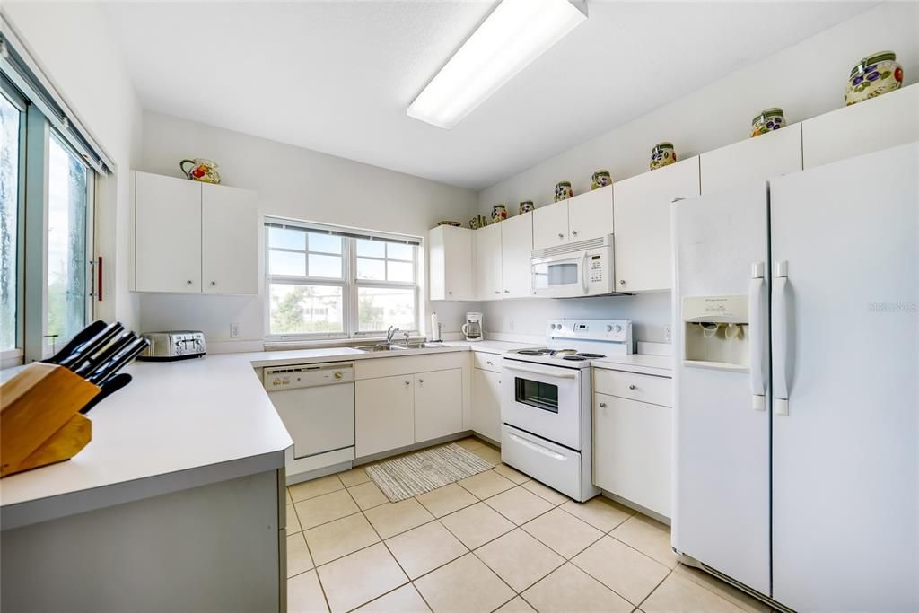 待售: $255,500 (3 贝兹, 2 浴室, 2004 平方英尺)